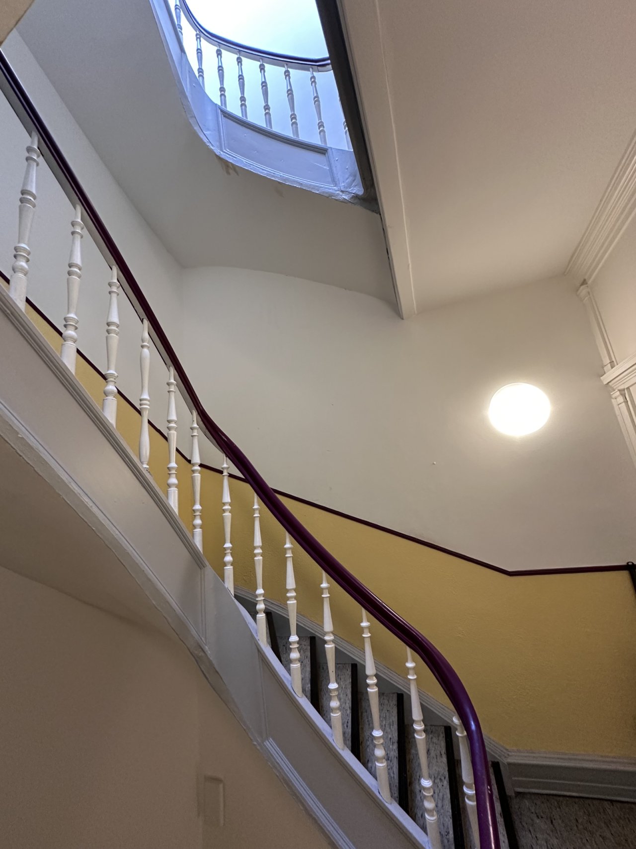 Treppenaufgang Vorderhaus